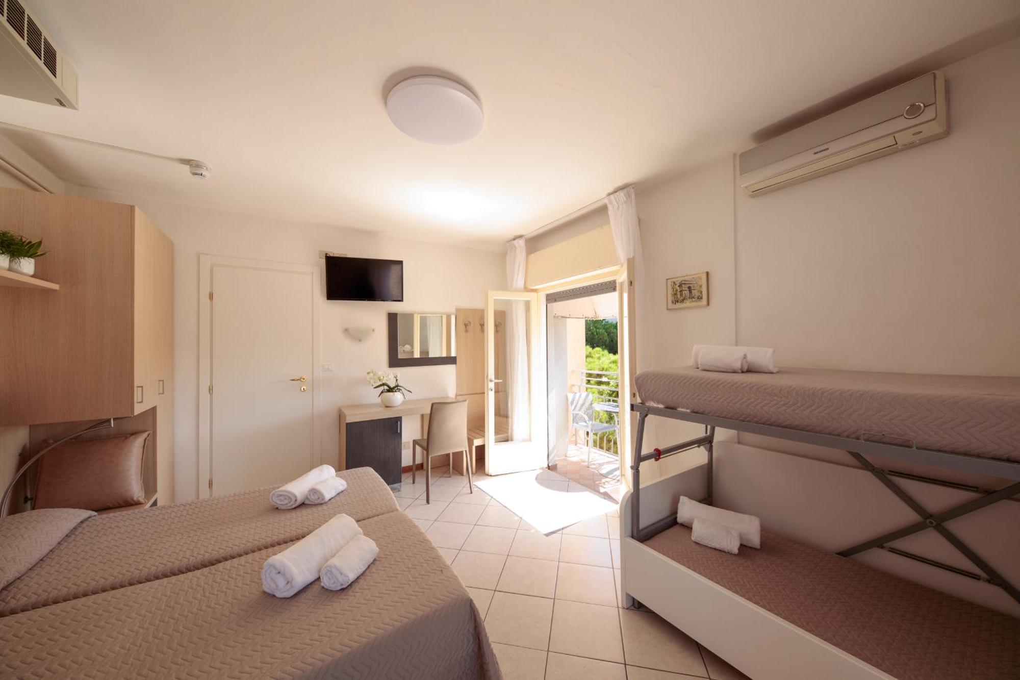 Hotel Madison ลิโดดิเยโซโล ภายนอก รูปภาพ
