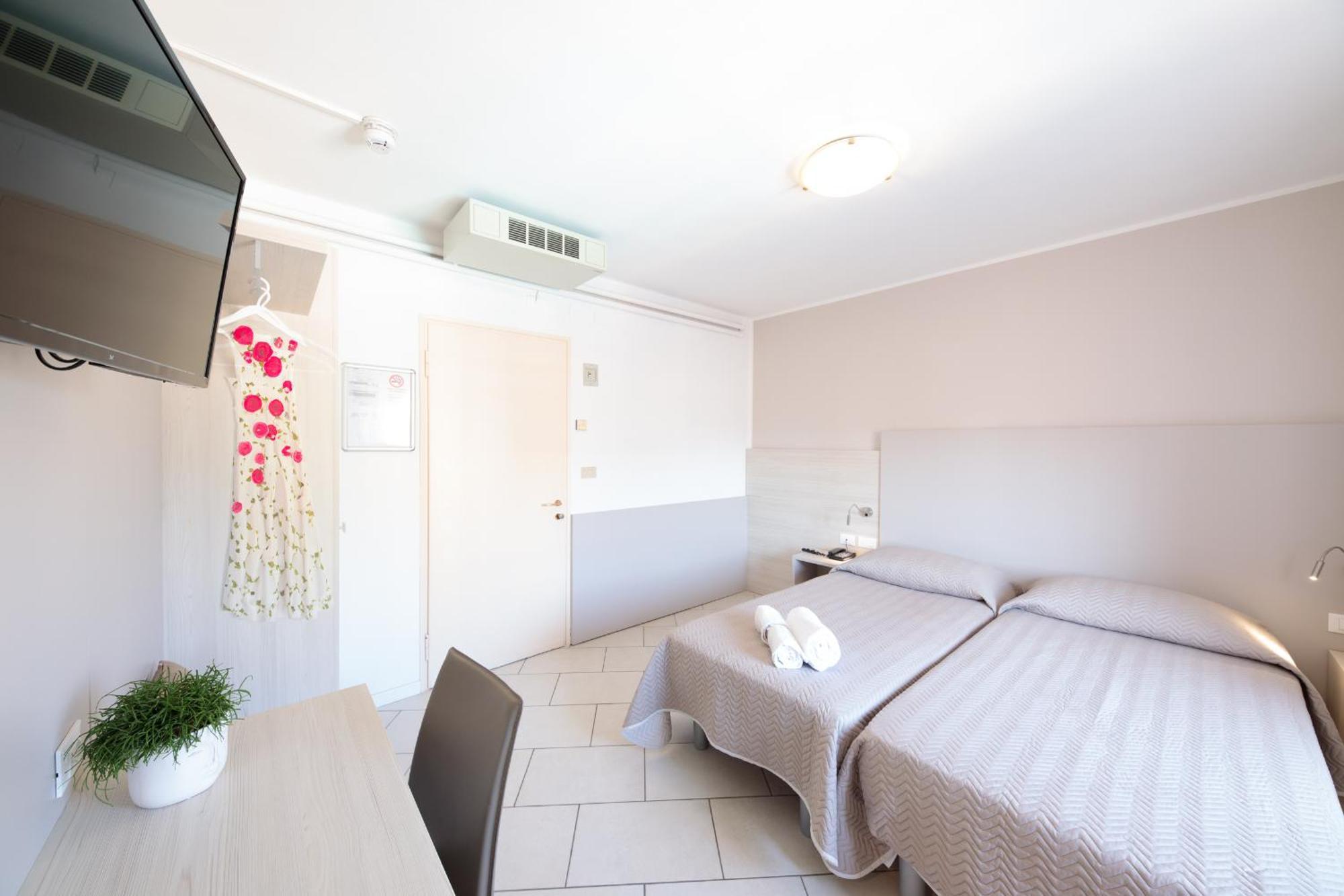 Hotel Madison ลิโดดิเยโซโล ภายนอก รูปภาพ