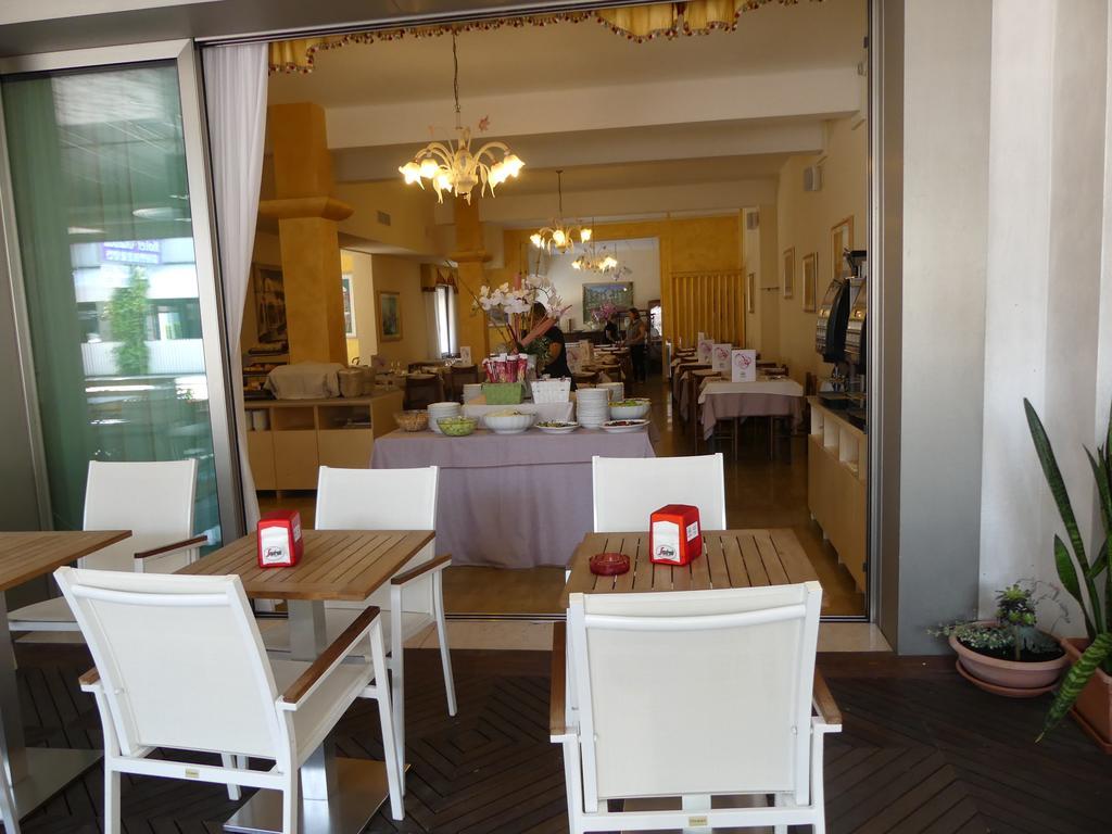 Hotel Madison ลิโดดิเยโซโล ภายนอก รูปภาพ